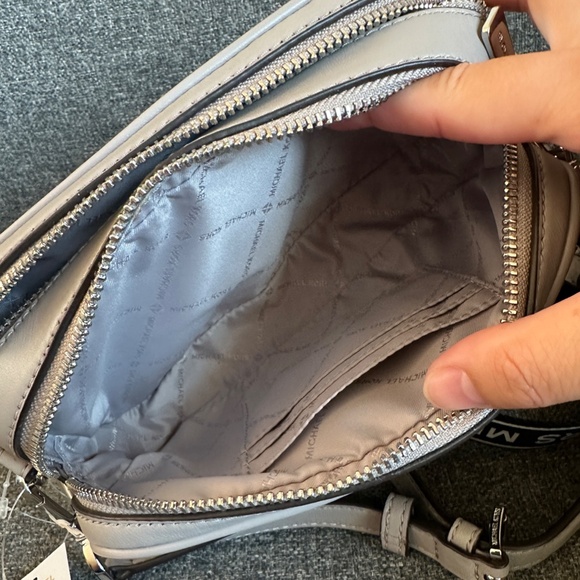 NWT!Michael Kors Peyton Small Quilted Camera Bag Women's Crossbody In Pearl Grey - Picture 7 of 10